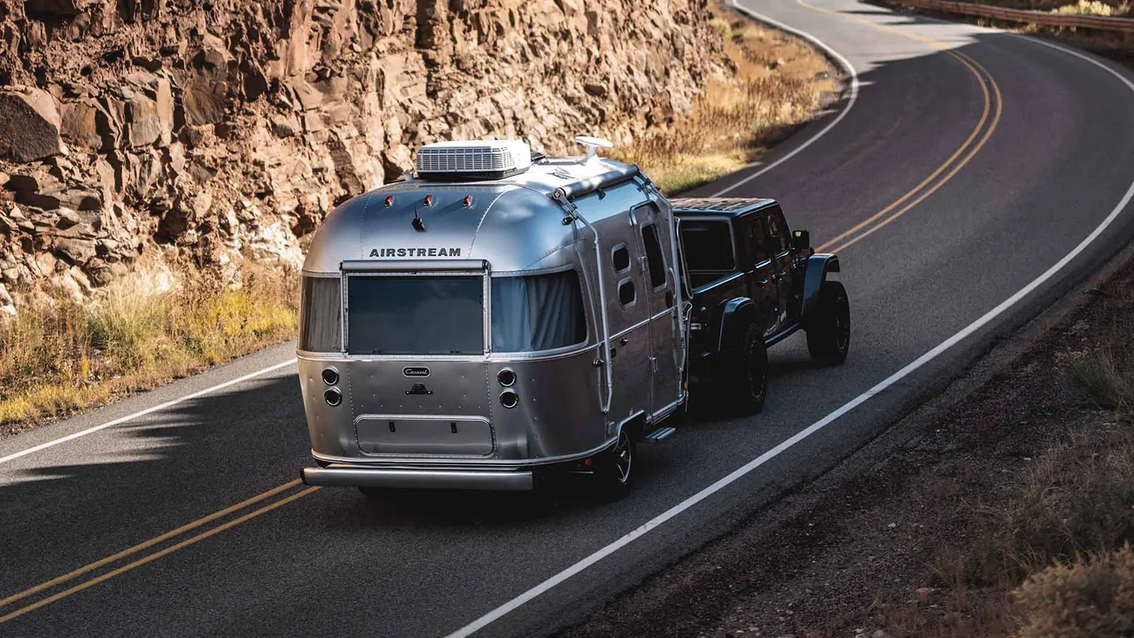 Airstream Caravel
